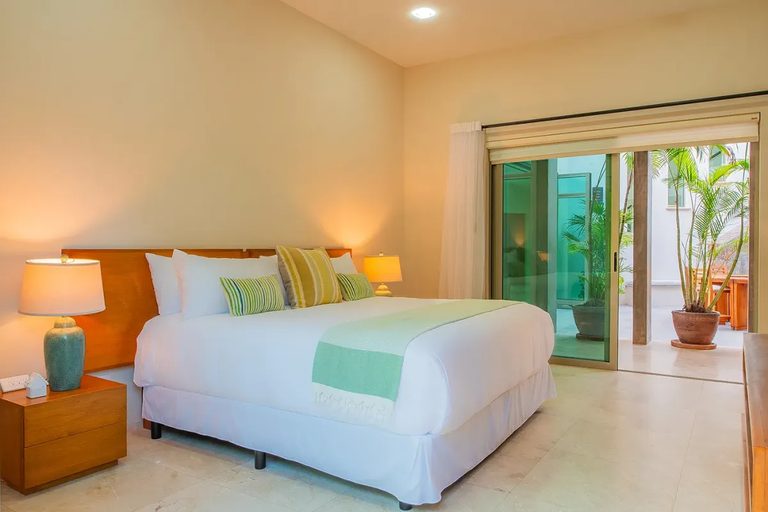 Main Level Guest Suite