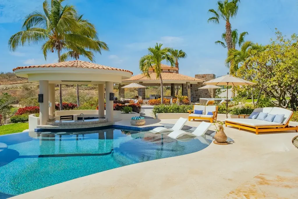 Swim-up bar and daybeds